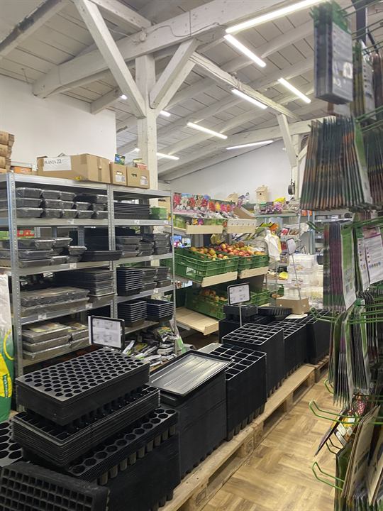 Stojaki z nasionami, multipaleciaki i akcesoria do uprawy rozsad